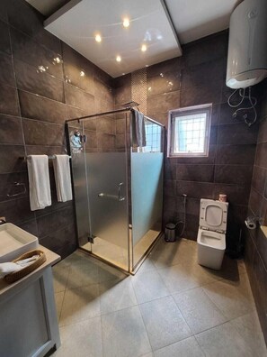 Bathroom - BELLEVIEW APARTMENTS (Kampala)