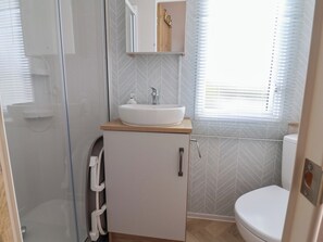 Shower - Elsie Rose (Ruthin)