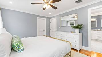 3 bedrooms, desk, iron/ironing board, travel cot