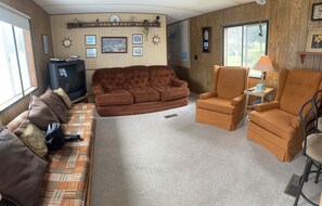 TV, fireplace - 2-bedroom mobile home in Henderson (Henderson)