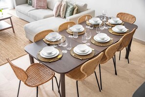 Dining - Free housekeeping visits during your stay - StayShort - Majestic 3 Bedroom in Dubai Marina that Sleeps 10! (Dubai Marina)