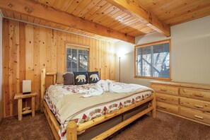 3 bedrooms, free WiFi, bed sheets - Treetop views, spa, gameroom, 2 fireplaces! (Big Bear Lake)