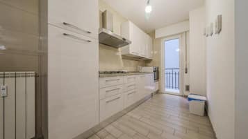 Appartamento Superior | Cucina privata | Frigorifero, microonde, piano cottura, macchina per caffè espresso
