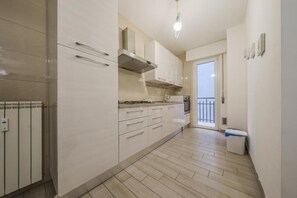 Appartamento Superior | Cucina privata | Frigorifero, microonde, piano cottura, macchina per caffè espresso