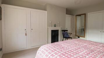 2 bedrooms, individually decorated, individually furnished, free WiFi
