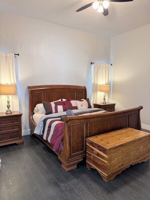 WiFi, bed sheets - Country Retreat + Game Room (McKinney)
