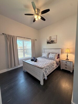 WiFi, bed sheets - Country Retreat + Game Room (McKinney)