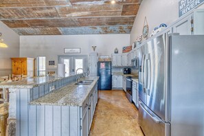 Fridge, microwave, oven, stovetop - 5 O'clock Somewhere~Near River~Pool~Hot Tub~15 Mins from Garner St Prk (Concan)