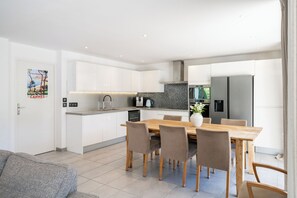 Interior - Villa 150m² with swimming pool, 100m² terrace and air conditioning - quiet location (La Roquette-sur-Siagne)