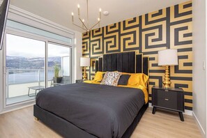 Tabla de planchar con plancha, wifi gratis y ropa de cama 