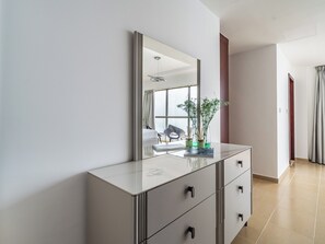 Appartement, balkon, uitzicht op zee | Interieur