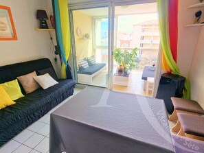 TV - 111 / T2 PROCHE MER AVEC LOGGIA (Sète)