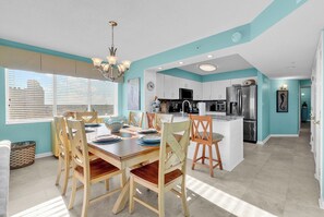 Dining - Oceanfront l 4BR l Pool and Lazy River l End Unit (North Myrtle Beach)