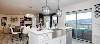The Sunset! 5 Bedroom House With Hot Tub & Views