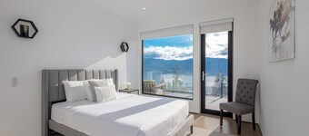 Pool | Hot Tub | Lakeview | Poker Table | King Bed