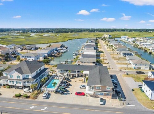 Cherry Grove Escape l 1BR CB101 l Steps from Ocean