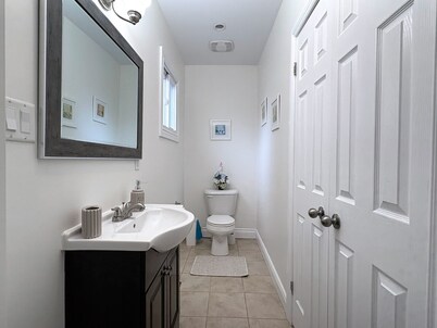 Cozy & Central Home – Easy Access Everywhere