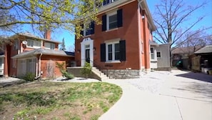 Exterior - Cozy & Central Home – Easy Access Everywhere (London)