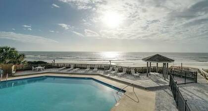 Cozy 2BR Townhome in Barrier Dunes – Steps from the Beach and Newly Renovated!