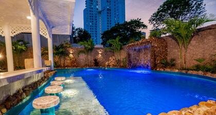La Aurea 7BR Luxury Oasis | Pool & Jacuzzi