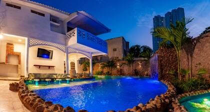 La Aurea 7BR Luxury Oasis | Pool & Jacuzzi