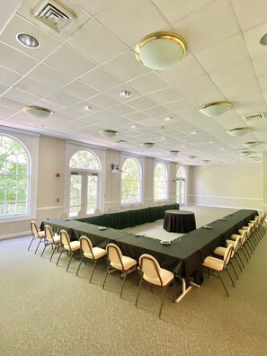 Business center - The Elston Inn and Conference Center  (Sweet Briar)