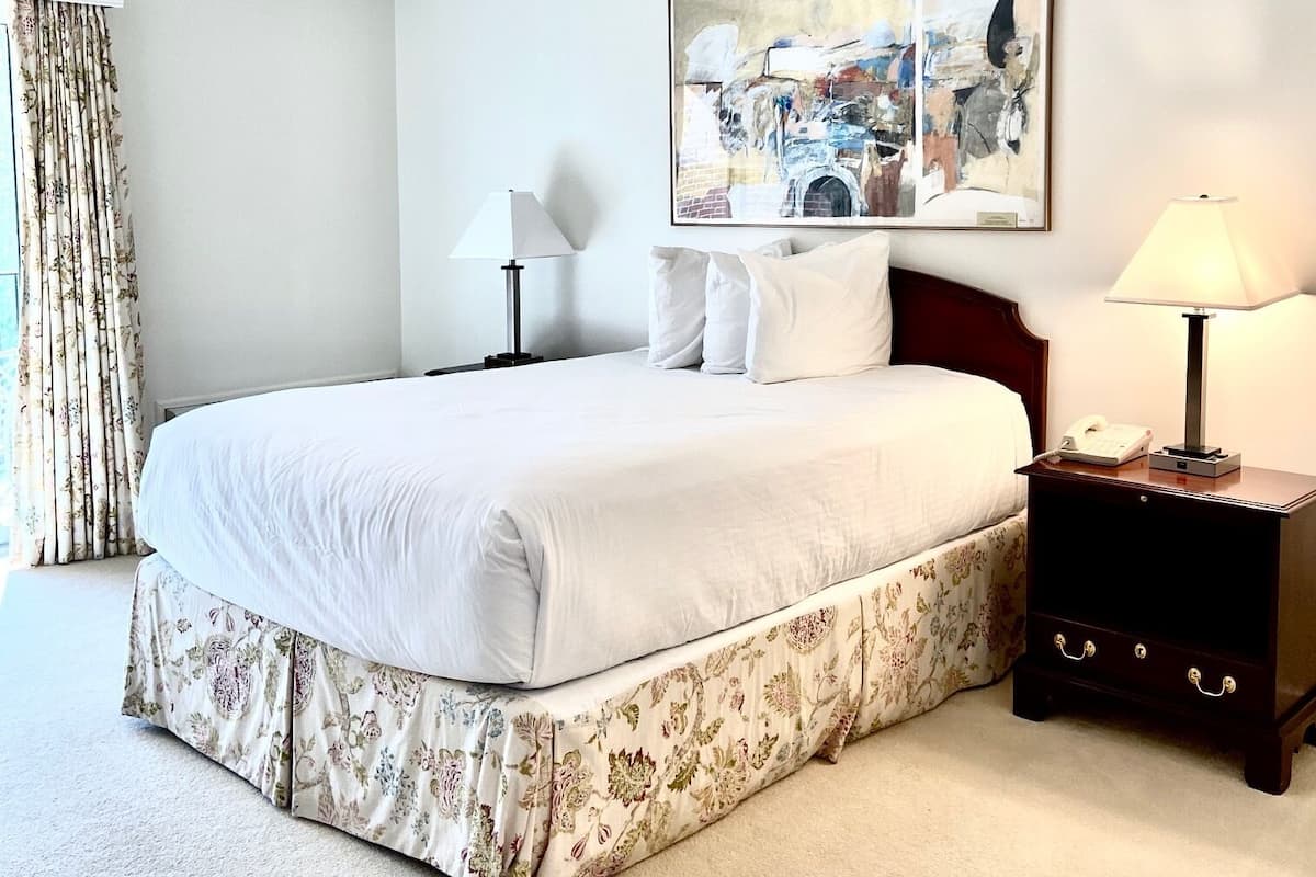 Single Room, 1 Queen Bed, Courtyard View