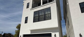 New cozy 5-bedroom home centrally located, steps to the beach and boardwalk!