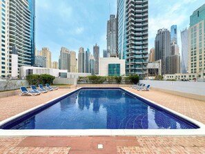Pool - Free housekeeping visits during your stay - StayShort - Chic 1BR in Dubai Marina Sleeps 2 (Dubai Marina)