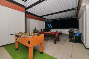Games room - Harrison Lake Pets Welcome-3BR Penthouse Suite (Harrison Hot Springs)