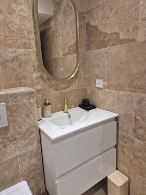 Bathroom - FRGK Private Townhouse HQ: Studio Deluxe (Cannes)