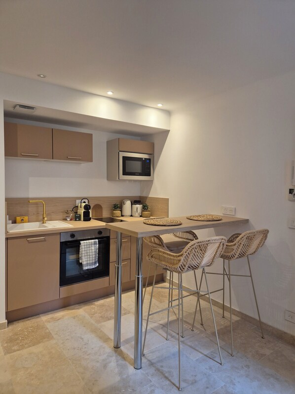 Private kitchen - FRGK Private Townhouse HQ: Studio Deluxe (Cannes)