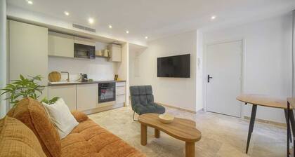 FRGK Private Townhouse HQ: 3 Bedroom Deluxe Apartment