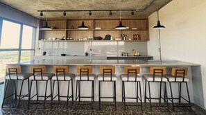 Private kitchen - Studio apartment next to Iguatemi Shopping Mall | Swimming pool and garage (São José do Rio Preto)
