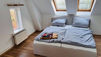 2 slaapkamers, een bureau, wifi, beddengoed
