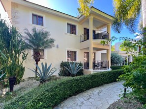 Exterior - Apt. Rosa Hermosa in Punta Cana with swimming pool near the beach (Punta Cana)