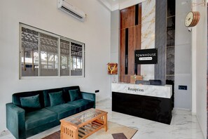 House | Reception - POP 84260d Hotel City Centre (Pune)