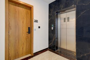 House | Interior - POP 84260d Hotel City Centre (Pune)