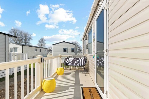 Charming Beachside Chalet close to clubhouse