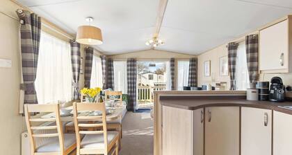 Charming Beachside Chalet close to clubhouse