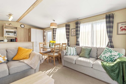 Charming Beachside Chalet close to clubhouse