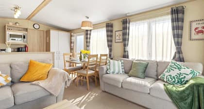Charming Beachside Chalet close to clubhouse