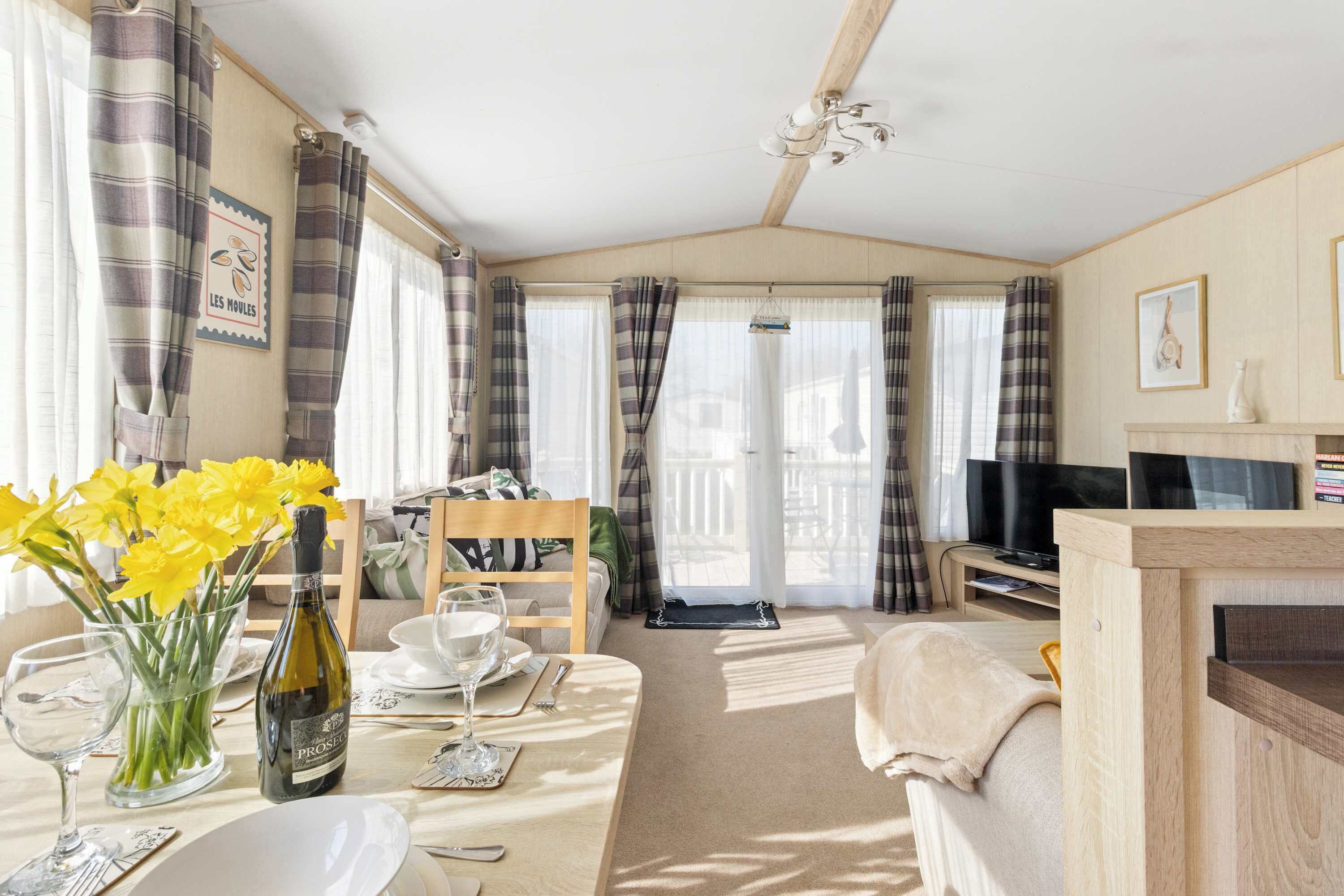 Smart TV, fireplace, offices