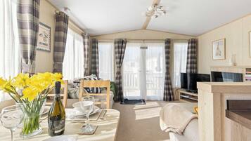 Smart TV, fireplace, offices