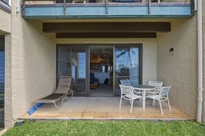 Outdoor dining - NEW! Napili Point Maui Oceanfront Stay 1BR - Unit B25 (Lahaina)