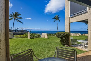 Terrace/patio - NEW! Napili Point Maui Oceanfront Stay 1BR - Unit B25 (Lahaina)