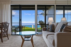 TV, books - NEW! Napili Point Point-Front Oceanview Condo - Unit B3 (Lahaina)