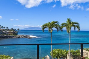 Property grounds - NEW! Spacious 2BR Oceanfront Loft - Unit C17 (Lahaina)