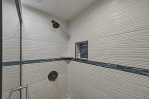 Hair dryer, towels - NEW! Prime Oceanfront 2BR Loft - Unit C10 (Lahaina)