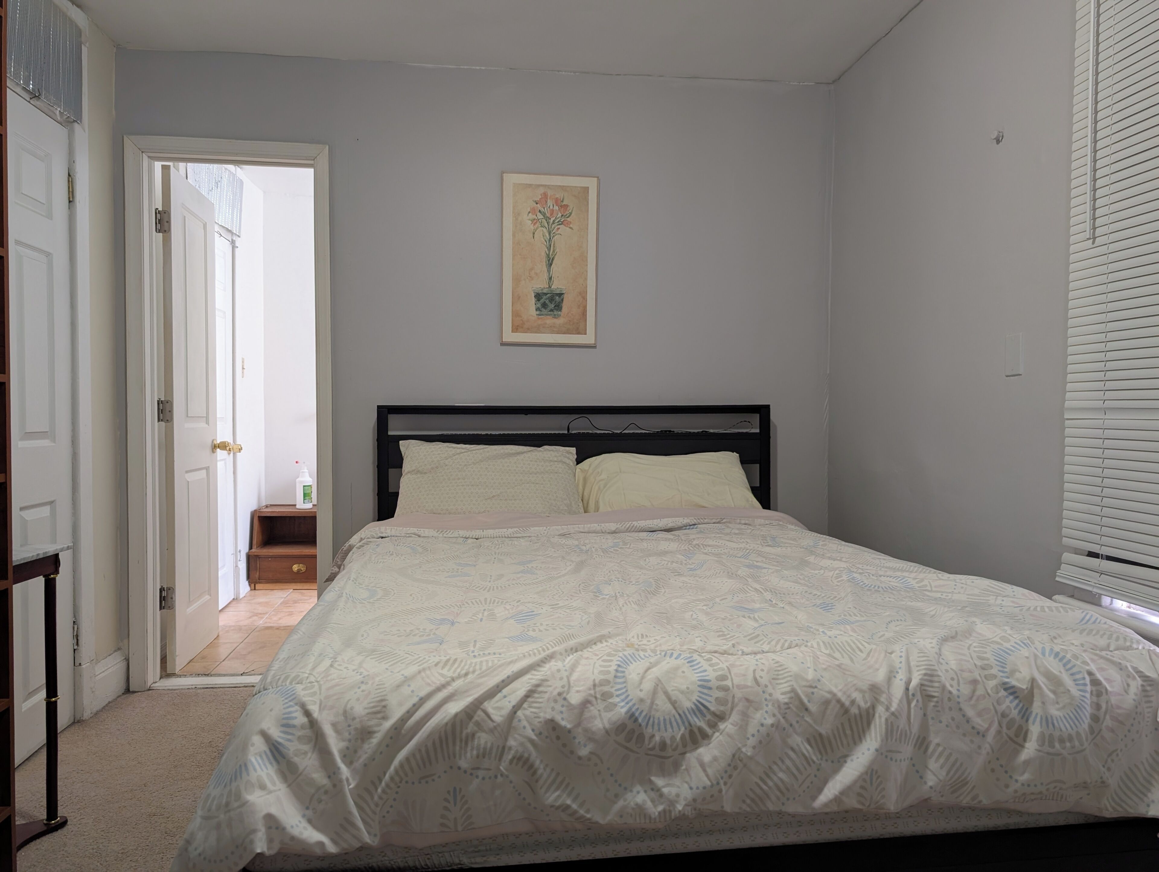 Ferros/tábuas de passar roupa, acesso à internet, roupa de cama